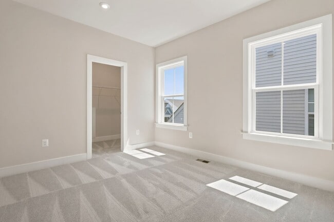Building Photo - 625 Lipizzan Dr SW