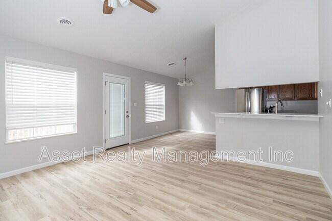 Building Photo - 10432 Fantasy Way