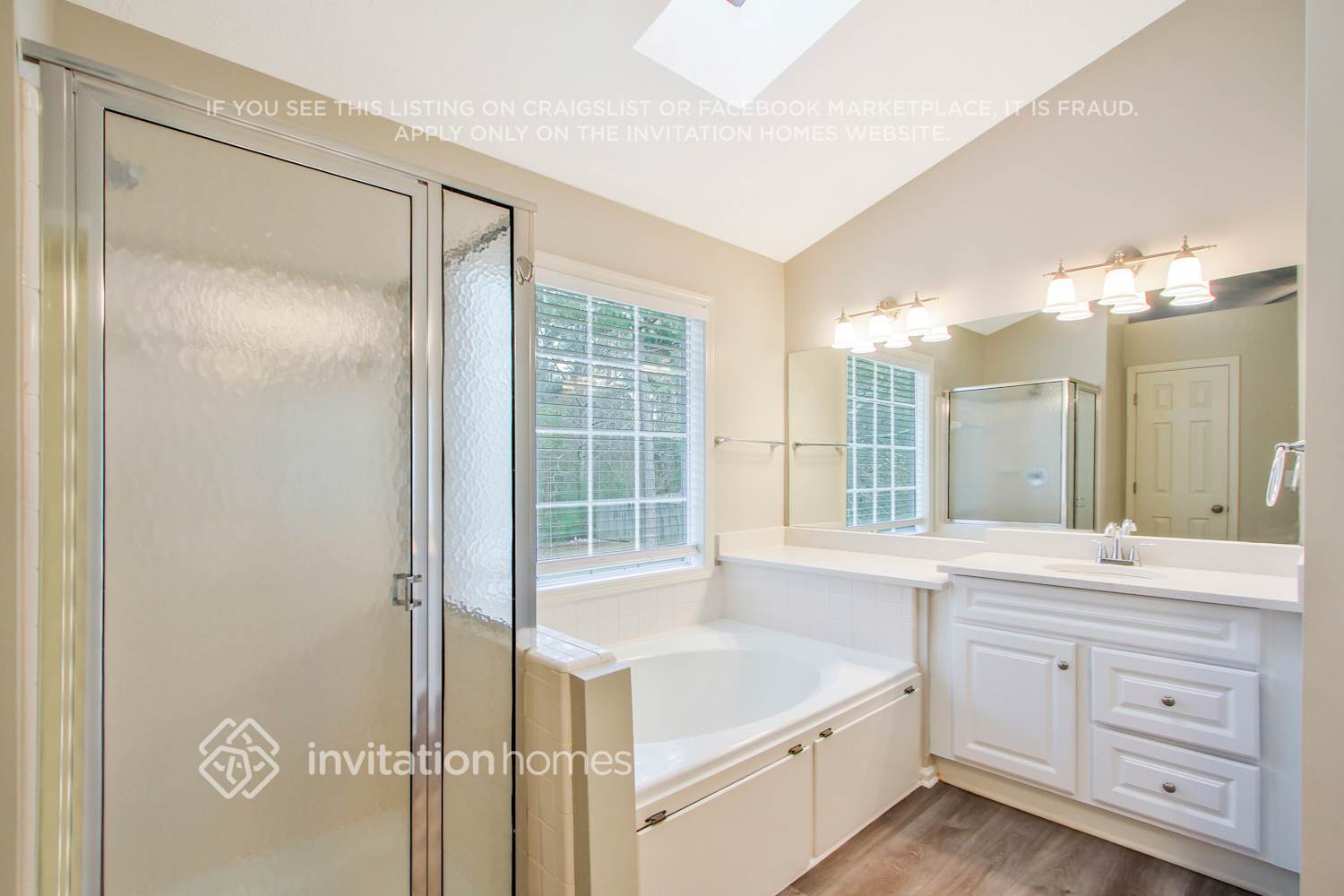 Building Photo - 3272 Summit Glen Dr