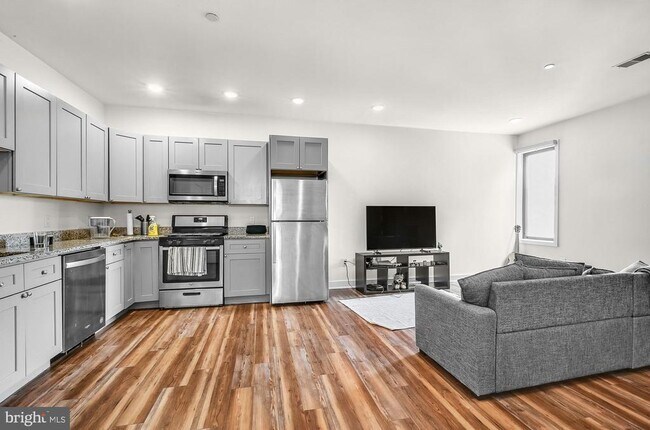 Primary Photo - 2411 Kensington Ave