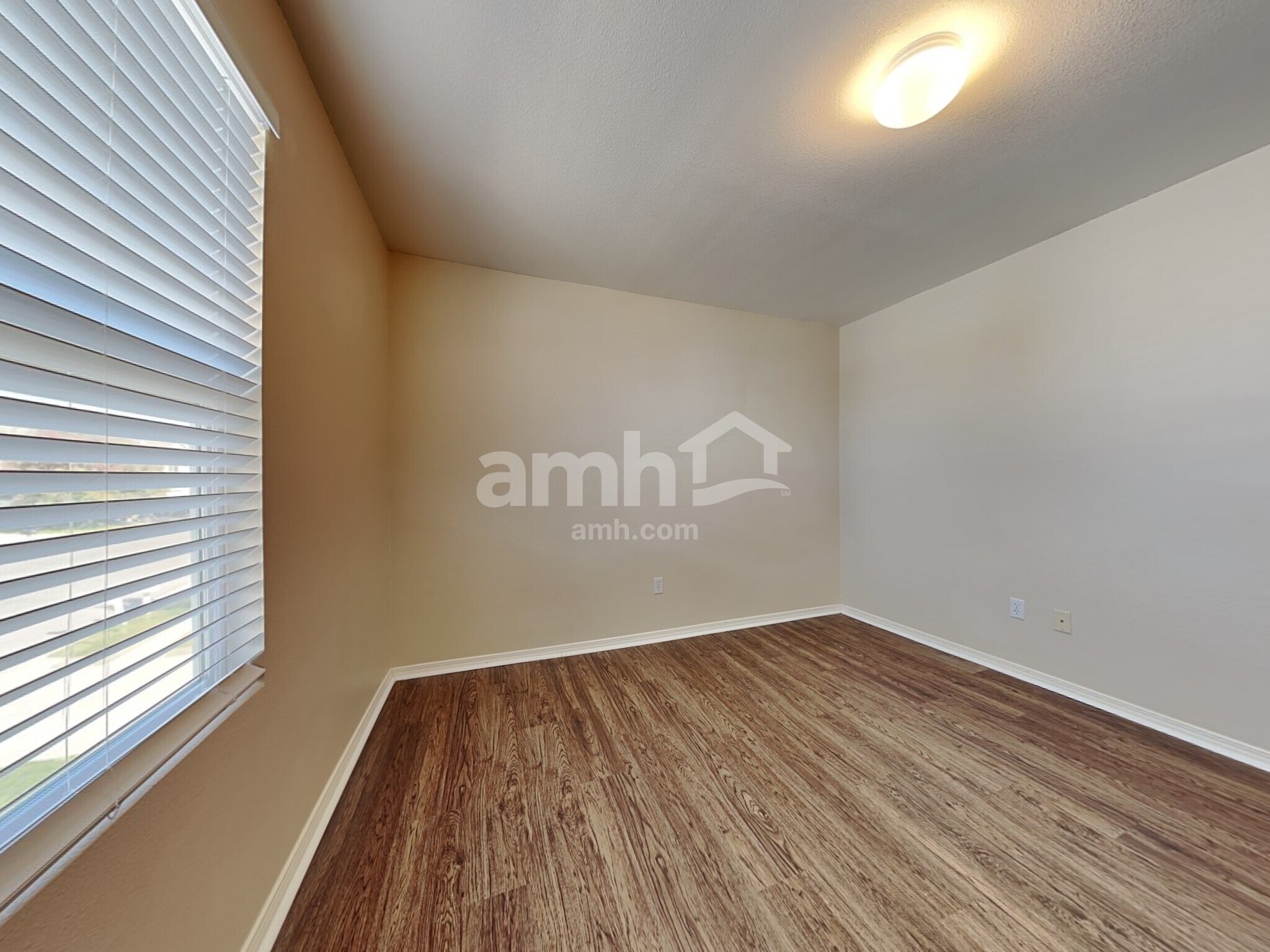 Building Photo - 2136 Summit Way