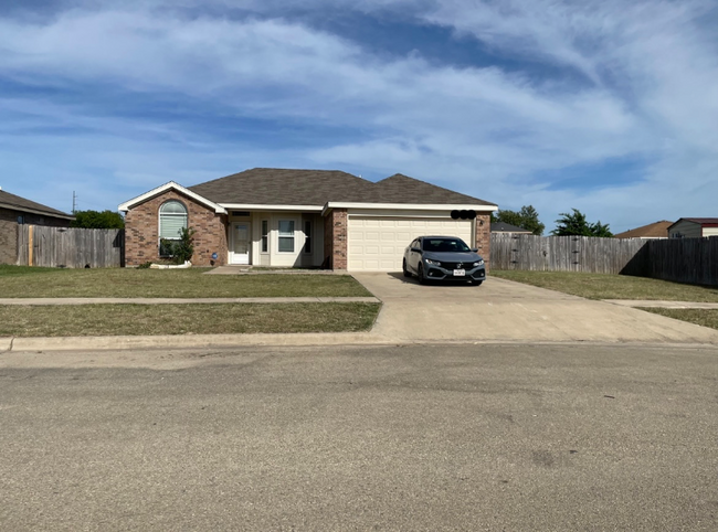 Building Photo - 3602 Ennis Dr
