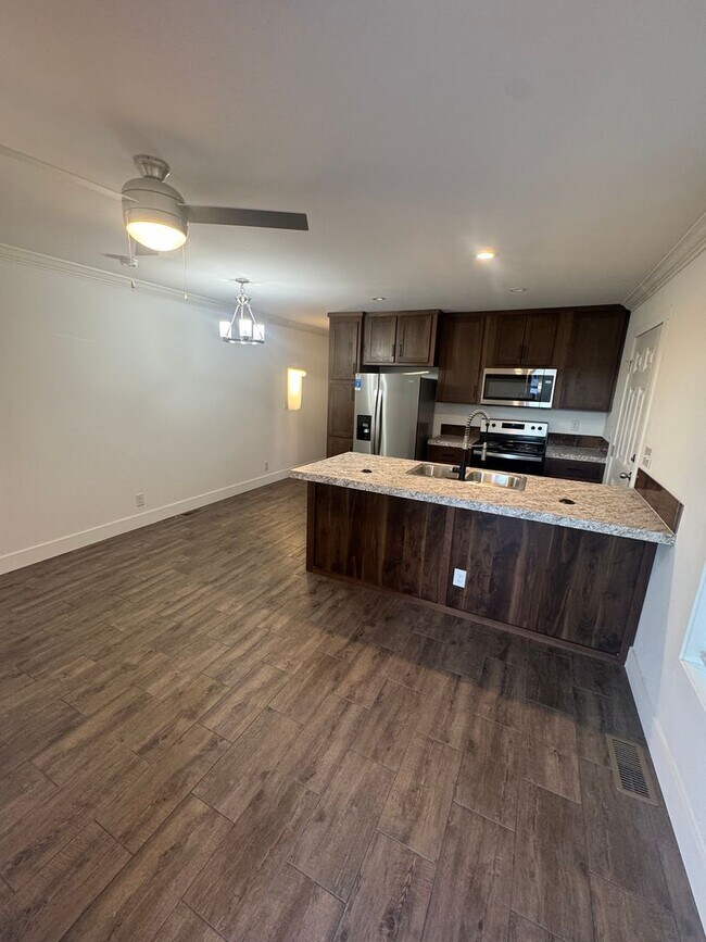 Building Photo - 632/634 Edna Lane