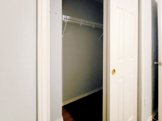 Building Photo - Charming 3/BR 2/BA Single-Level Home in Le...