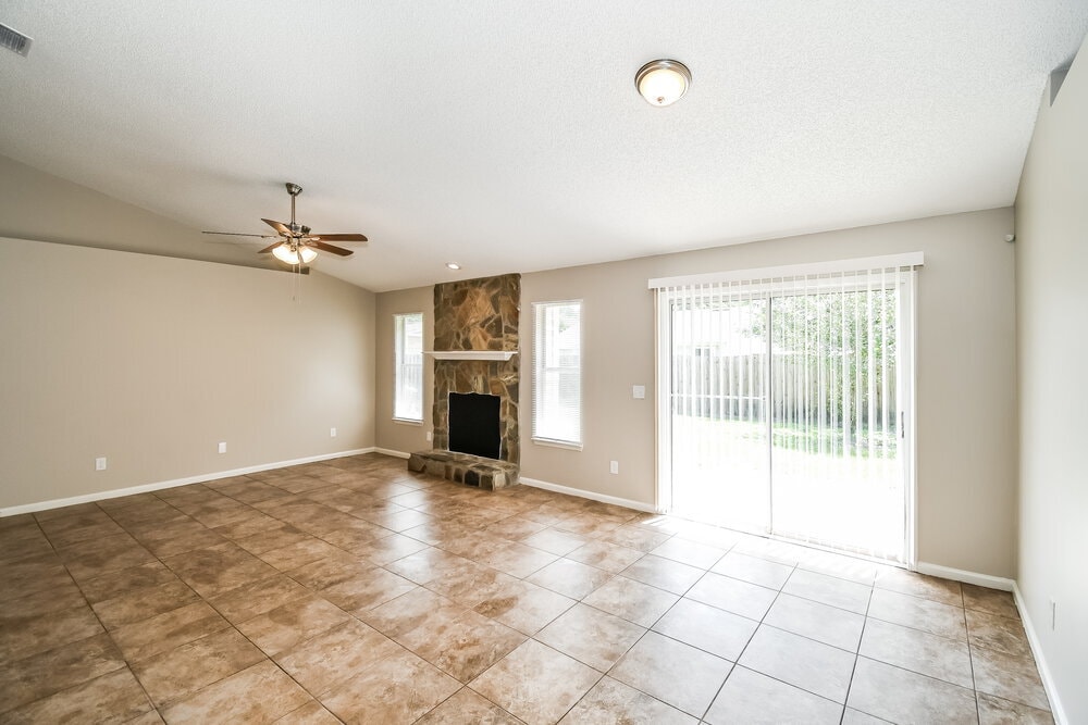 Building Photo - 8133 Fieldside Dr W