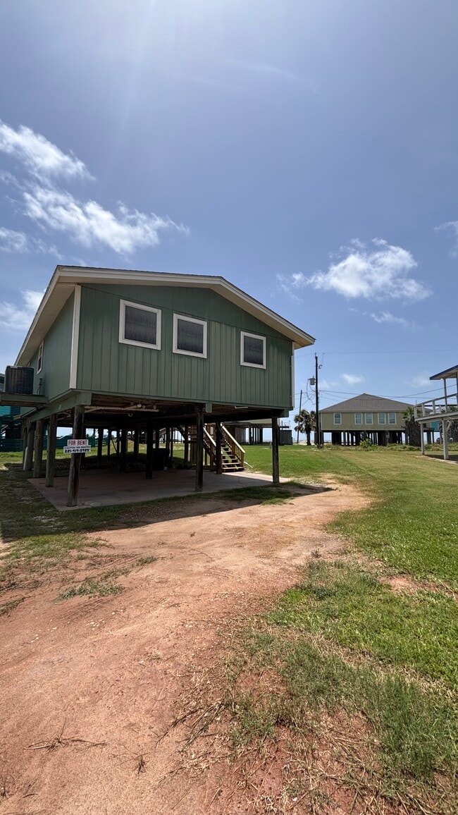 Building Photo - 611 Seashell Dr