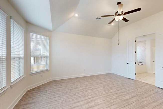 Building Photo - 3825 Waxahachie Rd