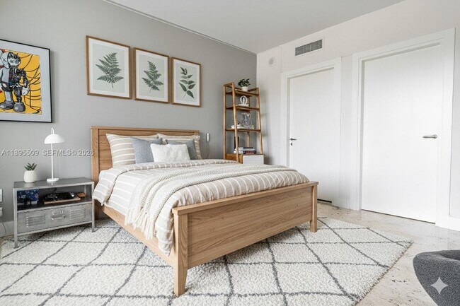 Building Photo - 2627 S Bayshore Dr