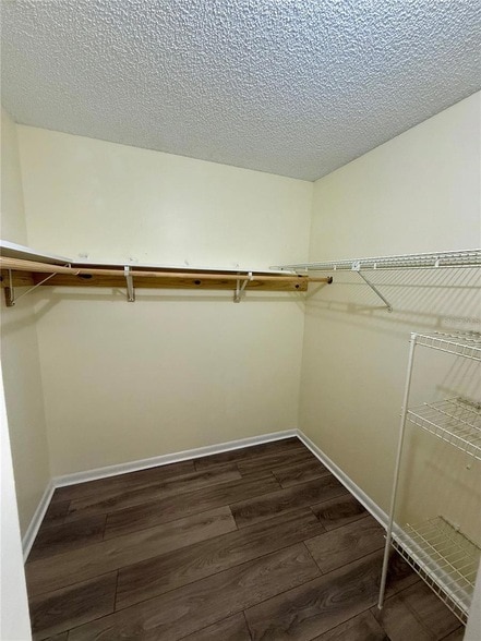 Building Photo - 10948 SW 83rd Ave