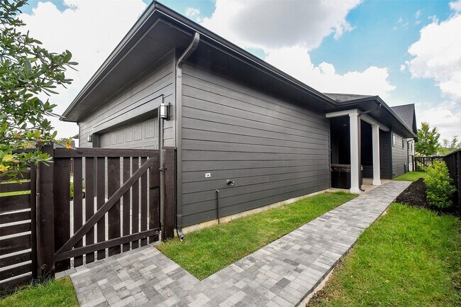 Building Photo - 15247 Parkland Canyon Dr