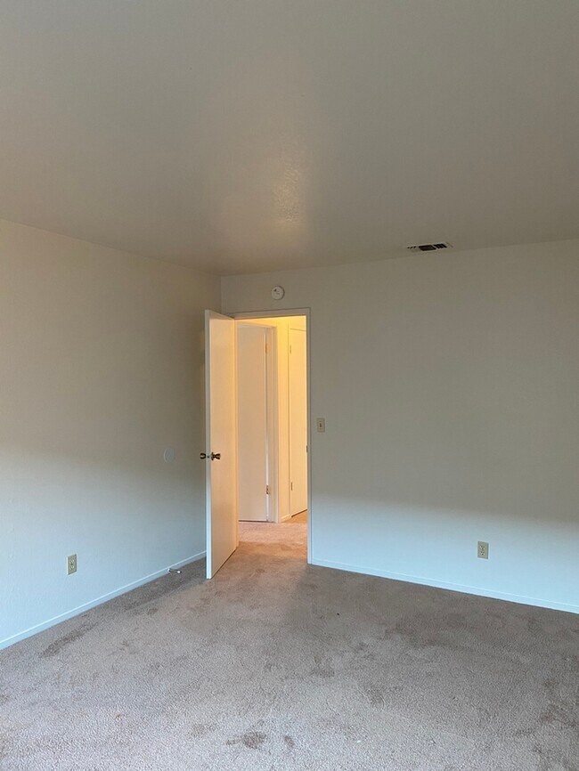 Building Photo - Charming duplex in Folsom!