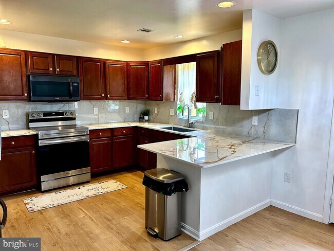 Building Photo - 358 Stonehedge Ln