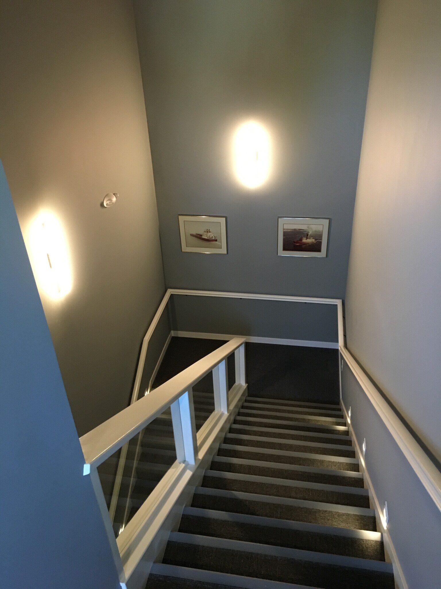 Building Photo - 624 E 1st St