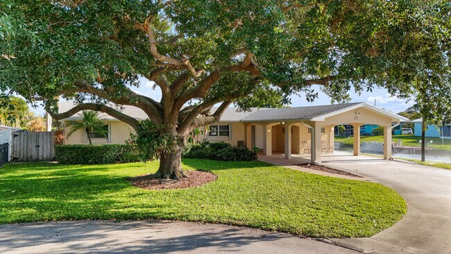 Primary Photo - 1059 Carambola Cir