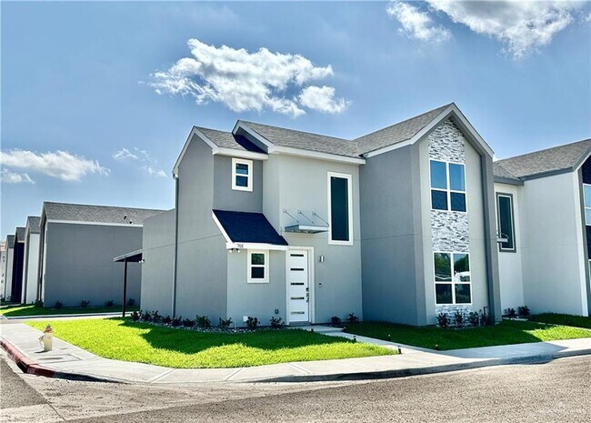 Building Photo - 701 W Seminole Ave