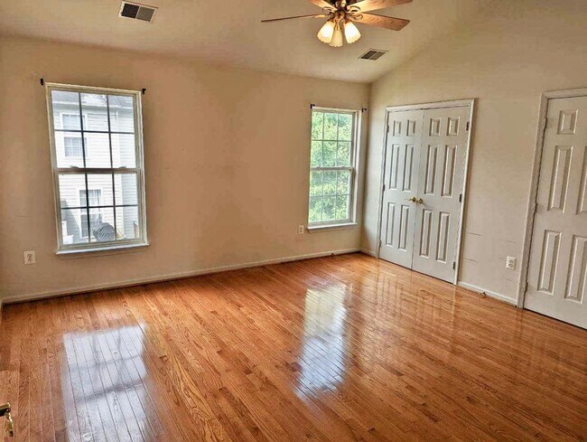 Building Photo - Beautiful home with 2 MBRs, 1-car garage.