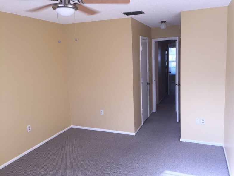 Building Photo - 2852 Stillwell Ct