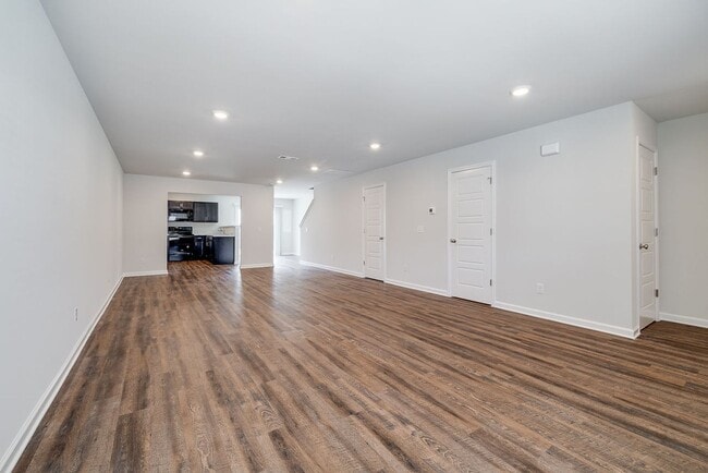 Building Photo - 3 Bed 2.5 Bath MODERN TOWNHOMES Convieniently located near I-95