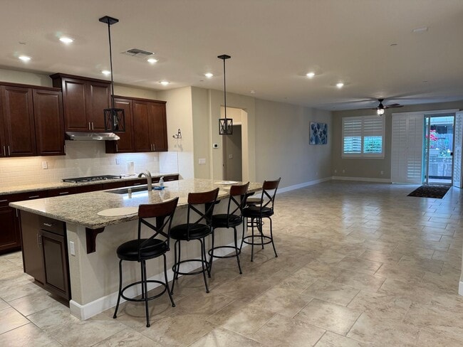 Building Photo - Immaculate Roseville property with solar!