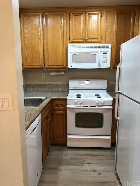 Building Photo - 82 Flor De Sol