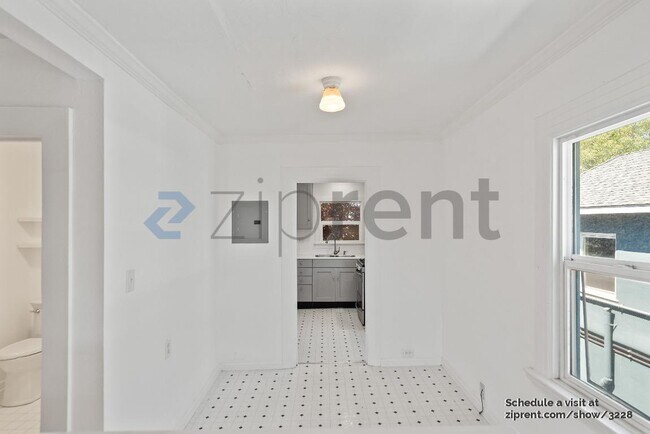 Building Photo - 928 60th St