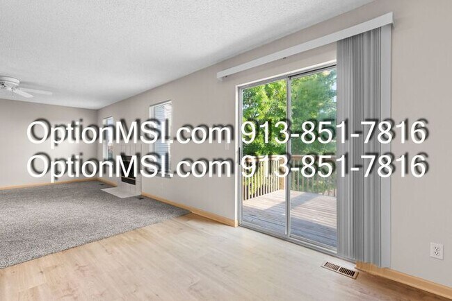 Building Photo - Well Maintained Half Duplex