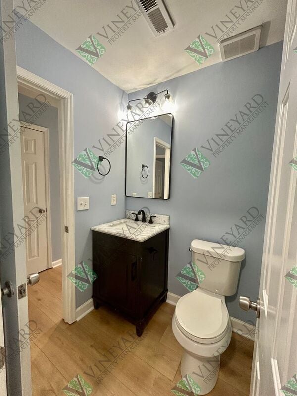 Building Photo - 1014 Falling Water Dr