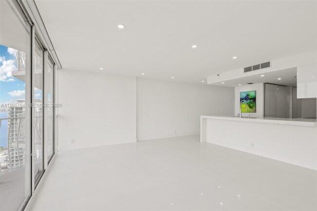 Building Photo - 7601 E Treasure Dr