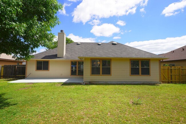 Building Photo - Move-In Ready Property Now Available in Selma, TX! - Realtor Commission: $600