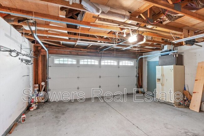 Building Photo - 1825 N Forest Hill Pl