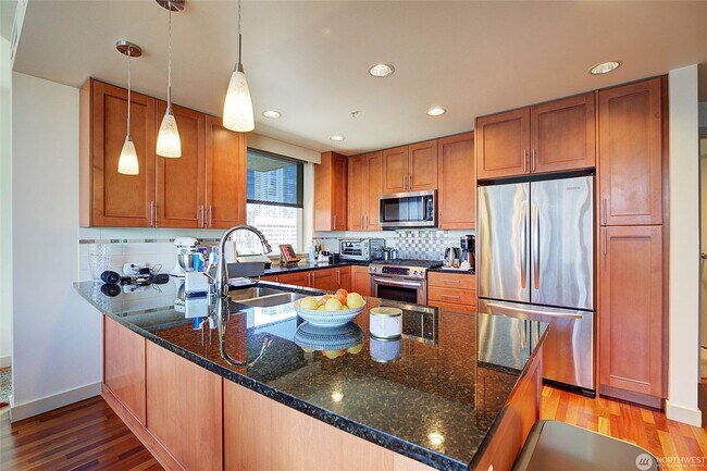 Building Photo - 2Bd/2Ba Bellevue Condo