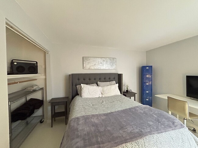 Building Photo - Stunning updated 2 Bedroom, 2 Bathroom, 2 car garage in heart of downtown Scottsdale