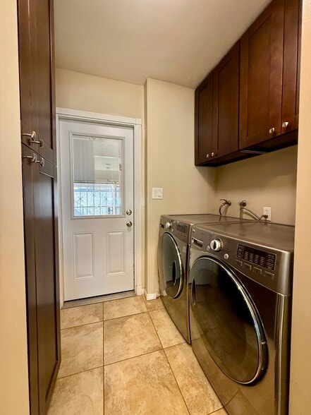 Building Photo - 1720 Midvale Dr