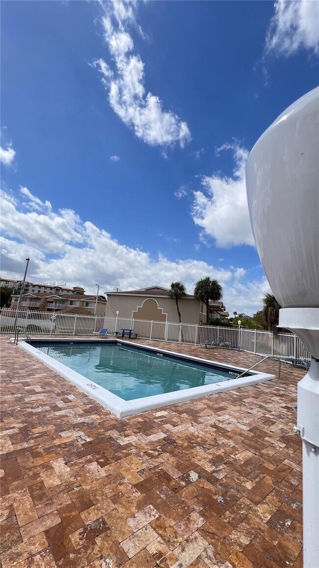 Building Photo - 4570 NW 79th Ave