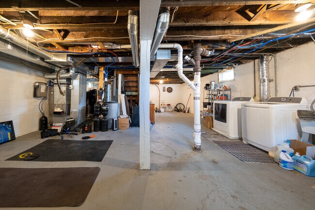 Building Photo - 817 Central Ave W