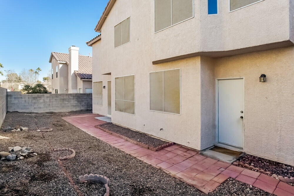 Building Photo - 271 Bluefield Ln