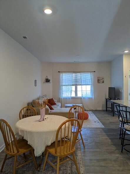 Building Photo - 1505 Gracie Ln