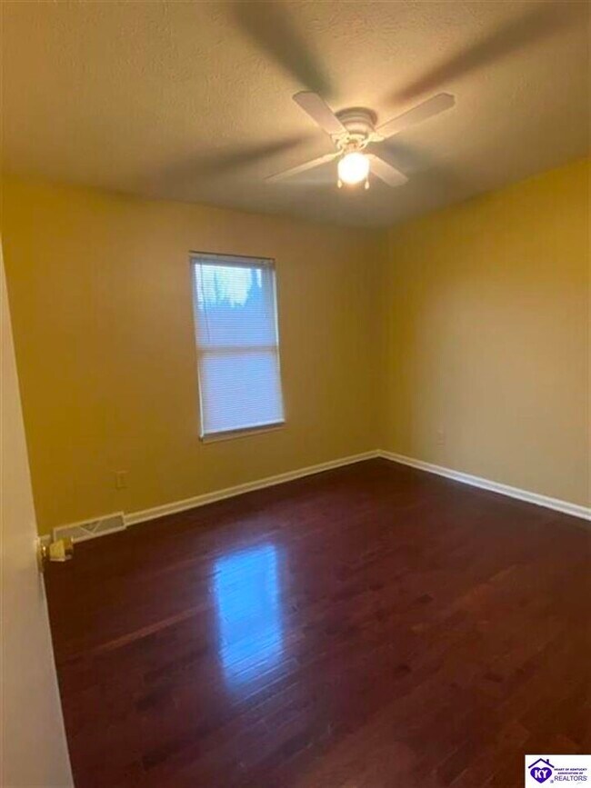 Building Photo - 621 E Lincoln Trail Blvd