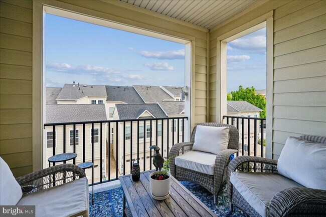 Building Photo - 43610 Hampshire Crossing Square