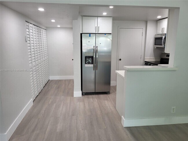 Building Photo - 9125 SW 77th Ave