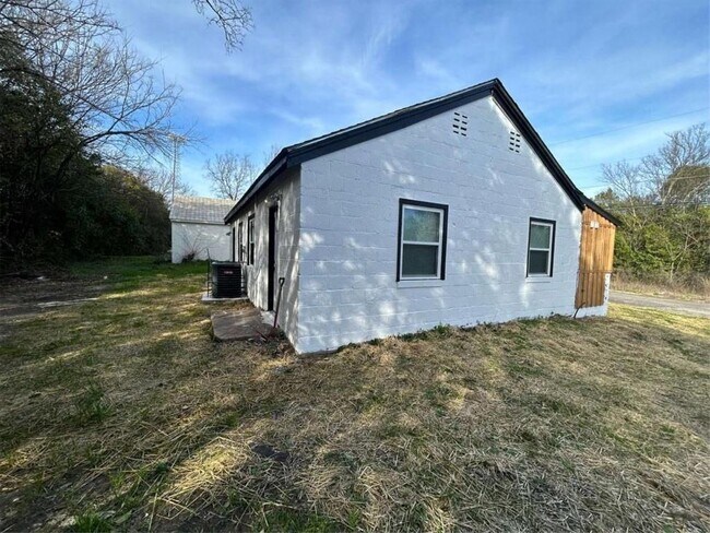 Primary Photo - 3441 Antioch Heights