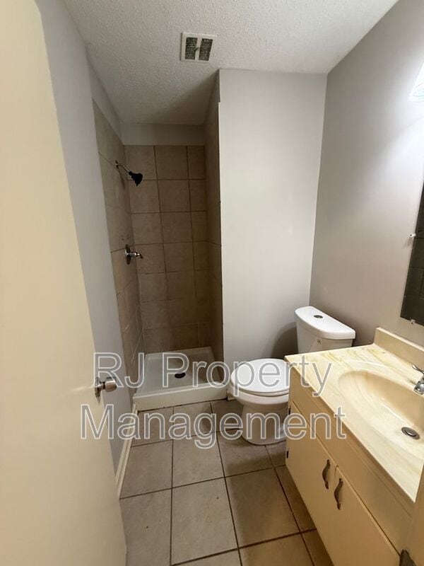 Building Photo - 4921 Wooddale Ave