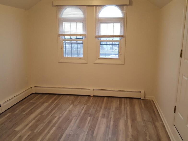 Building Photo - 296 Lenox St