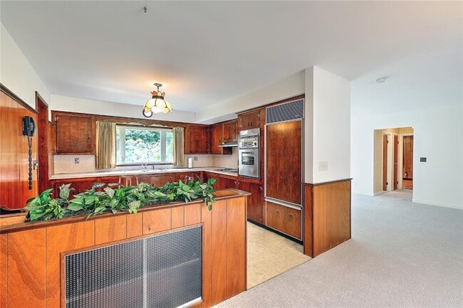 Building Photo - 5 Appian Way