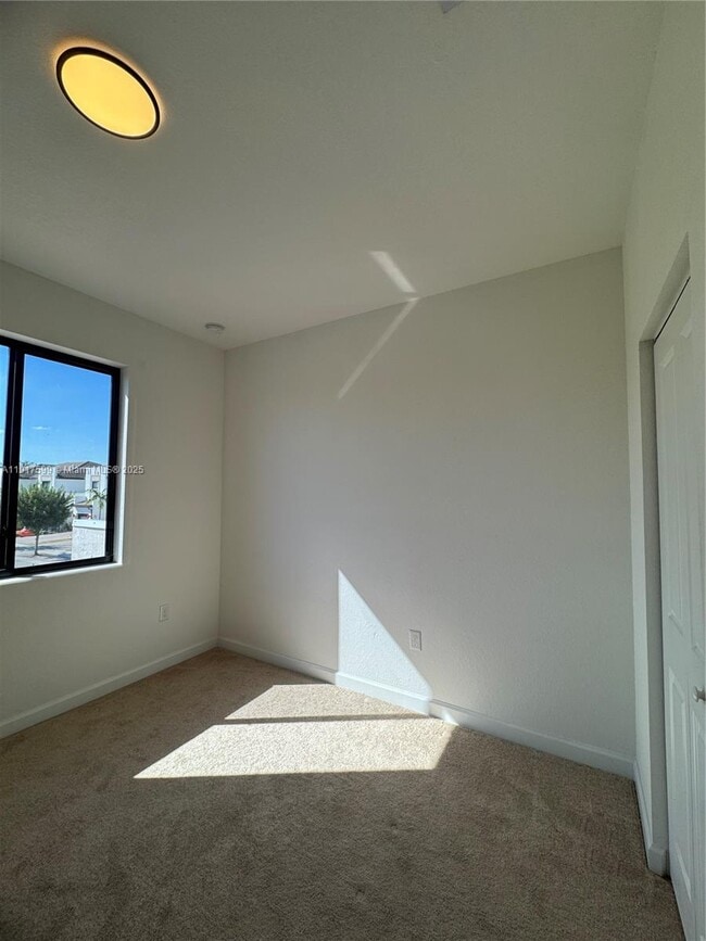 Building Photo - 613 NE 208th Terrace