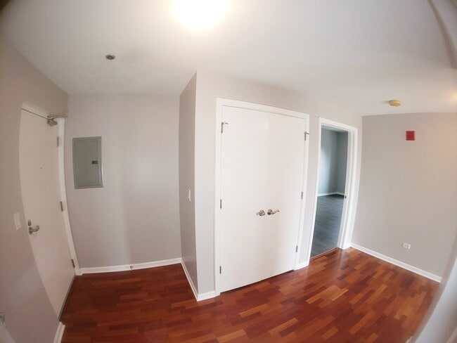 Building Photo - 100 N Hermitage Ave