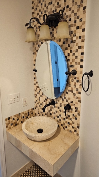 Building Photo - 14890 SW Linda Ct