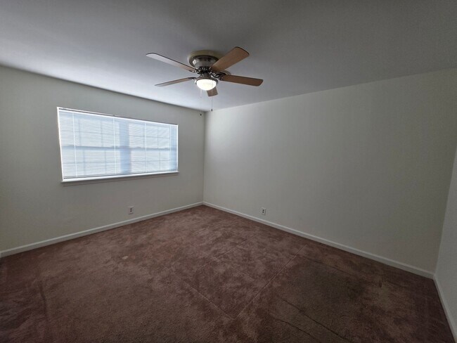 Building Photo - 1016 Todd Preis Dr
