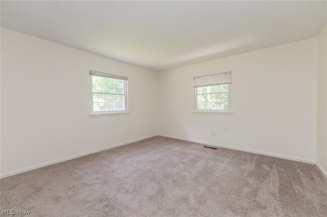 Building Photo - 7020 Carriage Hill Dr