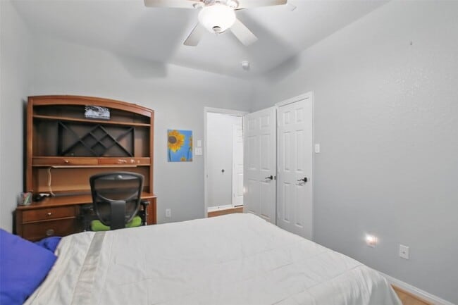 Building Photo - 22 Watermint Pl